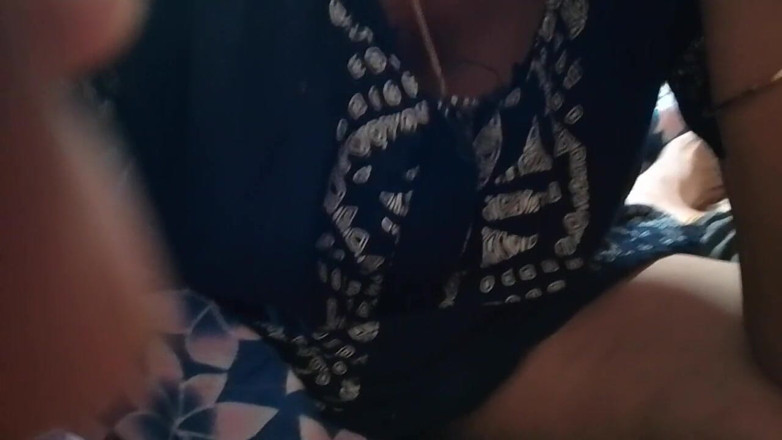 Skydreem1104: Awek kampung Thrissur menggembirakan zakar kawannya di dalam mulutnya