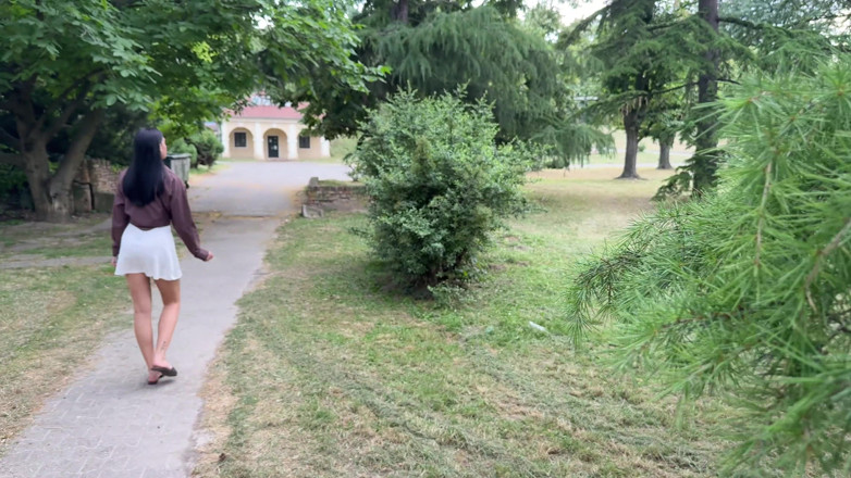 Martin Spell: Turistka byla ošukaná v lese. Venkovní sex s pěkným cizincem
