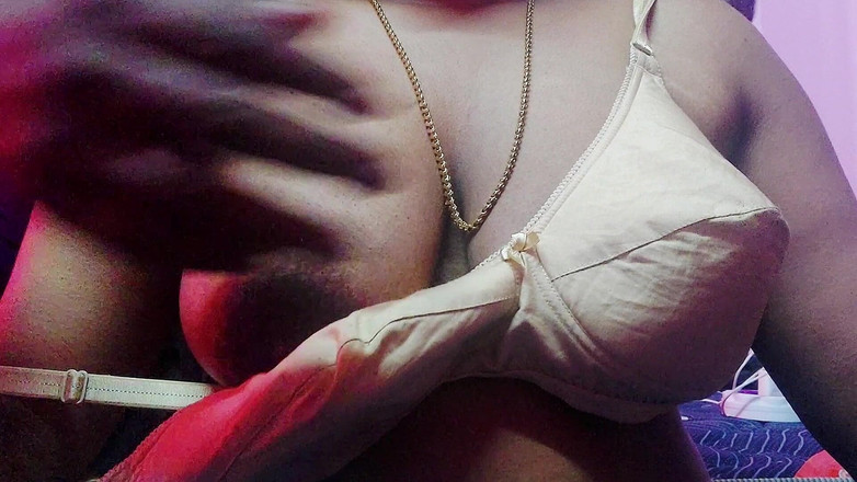 Desi Mohini: Mohini Bhabhi和男友在酒店房间里做爱被抓