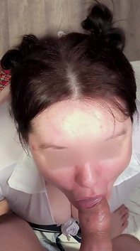 Crot di wajah, mata, dan rambut setelah sepong kontol sampai dalam banget. Cumslut amatir asli