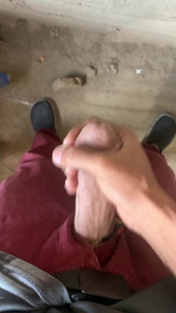 在一个未建成的建筑里撸管