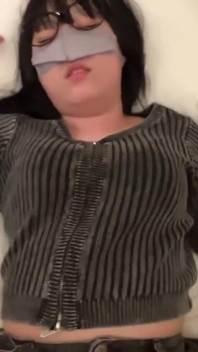 Rimorchiata ragazza di strada a Shinjuku, ingannato in ripresa punto di vista alla fine con un scioccante momento di creampie