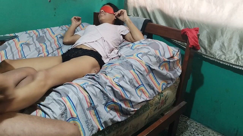 Sofixxx: Смокчу тугу пизду худої дівчини моєї зведеної сестри