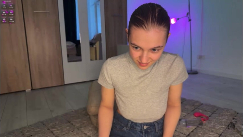 JuiceLussie: Lovense in Anal Vibrating