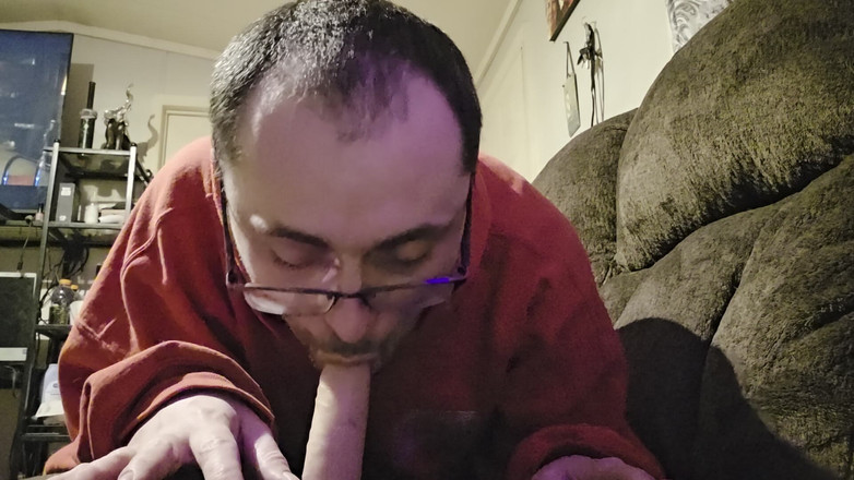 Little Donovan: Ich blase meinen dildo