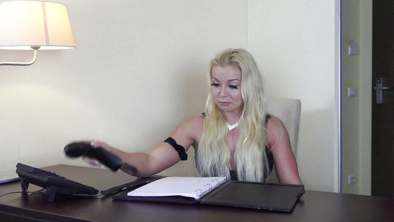 Erotik Von Nebenan: Creampie anale sporco e culo in bocca con ragazza muscolare