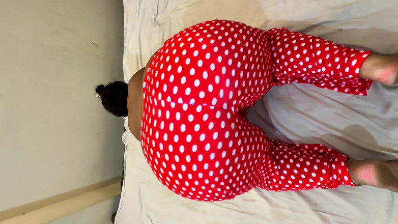 Aria Mia: Büyük götlü şişman domuz Mısırlı ateşli tombul kız yatakta yabancı adamdan...