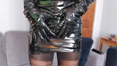 JessicaXD: Skirt PVC berkilat ketat & mengusik sarung tangan