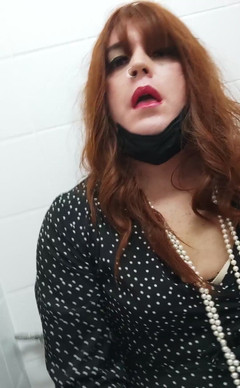 Joana Love: Masturbace na záchodě! Pouze pro fanoušky