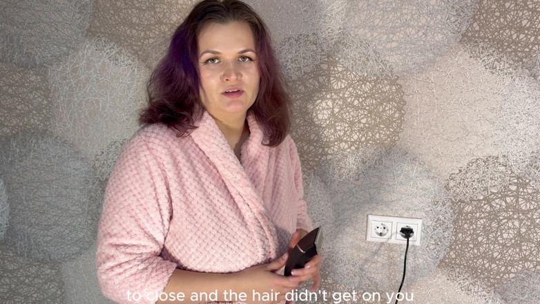 Katybigcherry: Madrastra se corta el cabello del hijastro completamente desnudo y...