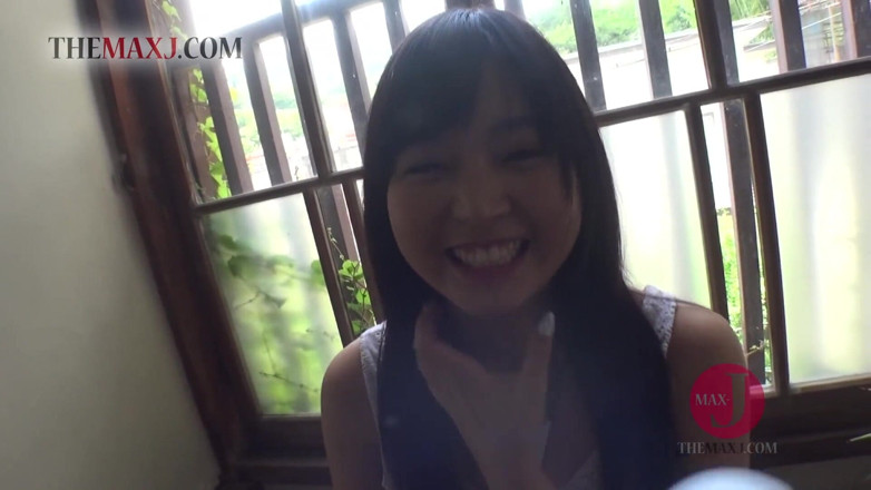 Asian happy ending: Nudità pubblica con un vibratore nelle sue mutandine