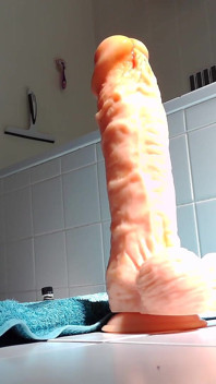 Penetrating My Hungry Hole z Ekstremalnie Dużymi Wibratorami w stroju cheerleaderka.