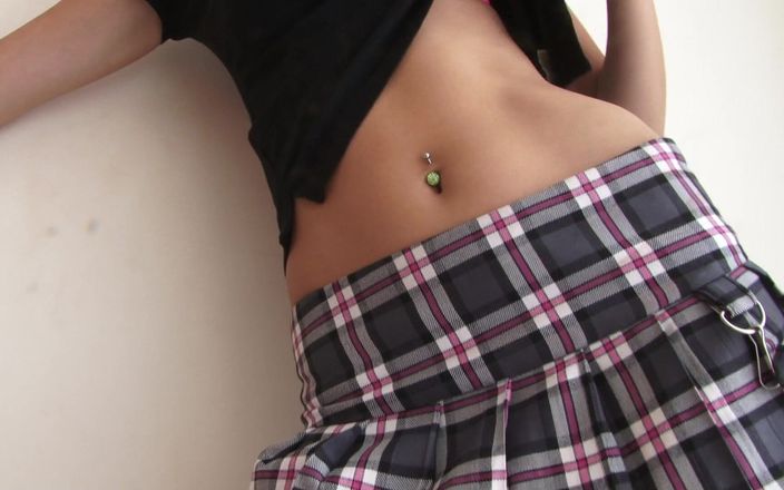 Solo Sensations: Chloe Smith tuổi teen tóc đỏ tạo dáng khỏa thân trên...