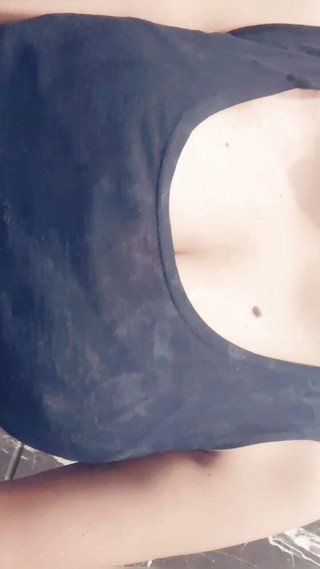 Tumheri Iska: Dnes exkluzivně - sexy Desi Bhabhi ukazuje prsa...