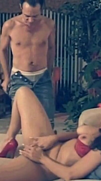 Vintage Porno MILF s chlupatou kundičkou a velkými prsy Si hraje s robertkem