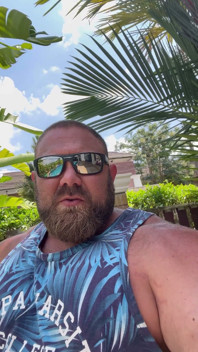 Jack Stacked - picioare mari musculoase și tachinare intensă cu tălpi lângă piscină