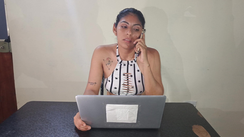 Lady: Ssie kutasa technika, który przychodzi naprawić laptopa