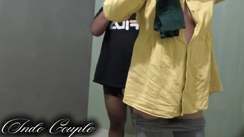 Indo Couple: Une indienne musulmane s’amuse avec le couple de son mari...