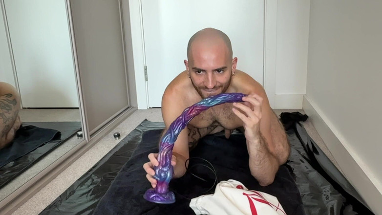 davidedpxxx: Distrugge il dildo da solo con 12 inc Volleyball Vince e 19.8...