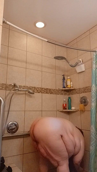 BBW nurse Vicki adventures with friends: すべての汗まみれの看護師ヴィッキーはシャワーを必要としています