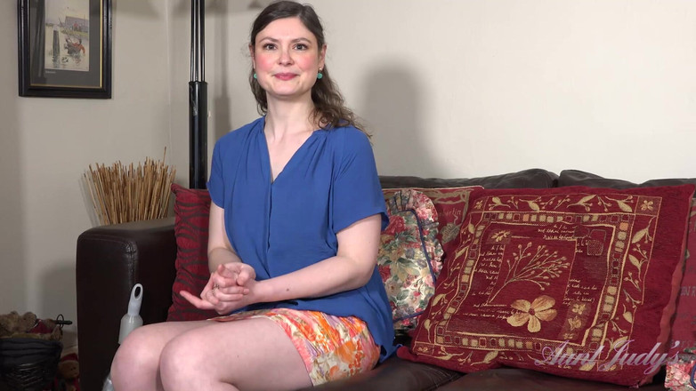 Aunt Judy's: La tua milf cattiva passo- Aurora ti dà istruzioni per...