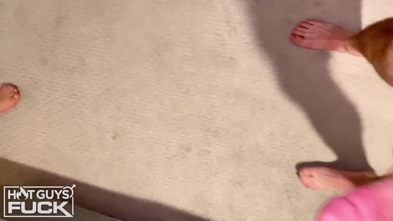 Hot Guys Fuck: Vzal blondýnku zpět z baru. udeřil.