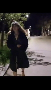 Mel popisuje się po stronie drogi 10