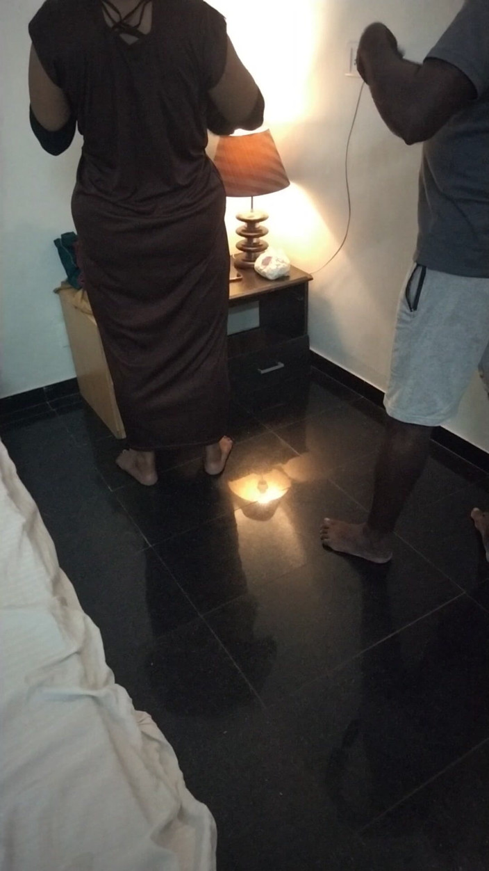 Tamil lesbian: Relajarse, baile