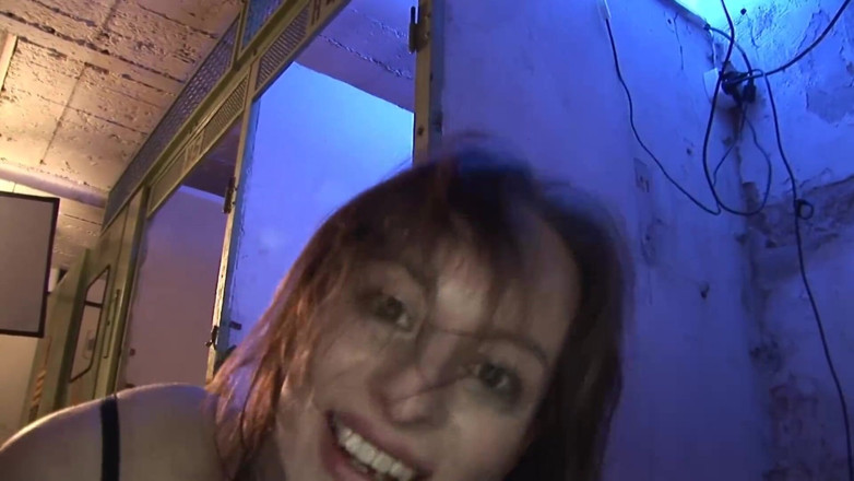 German amateur - 100% German hardcore videos: Pelacur brunette digunakan oleh dua kontol tebal