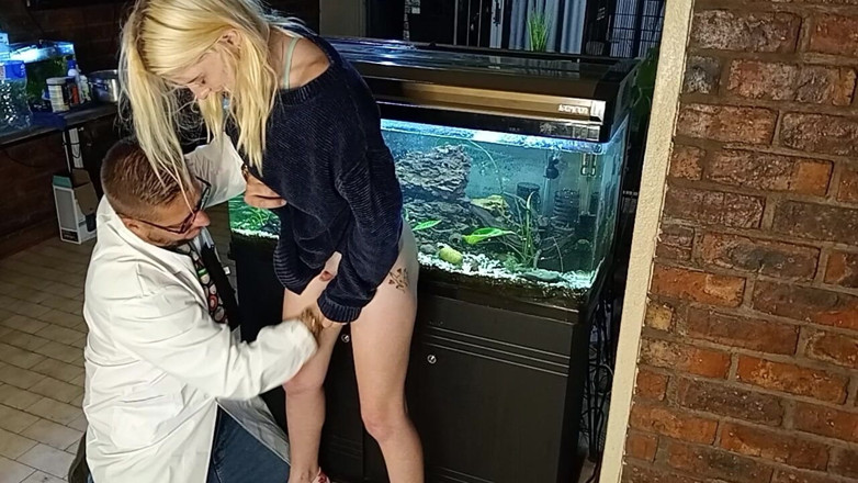 Bigjoefuckalott: Dedos follando mi pequeña chica rubia