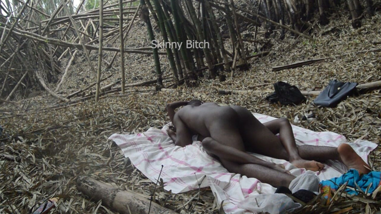 Skinny Bitch: Seks w lesie na świeżym powietrzu