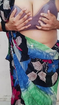 Bhabhi meminta suaminya membantu ketagihan lucah devar