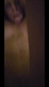 Geile rijpe vrouw betaalt een man om haar de hele middag te neuken, terwijl haar man weg is