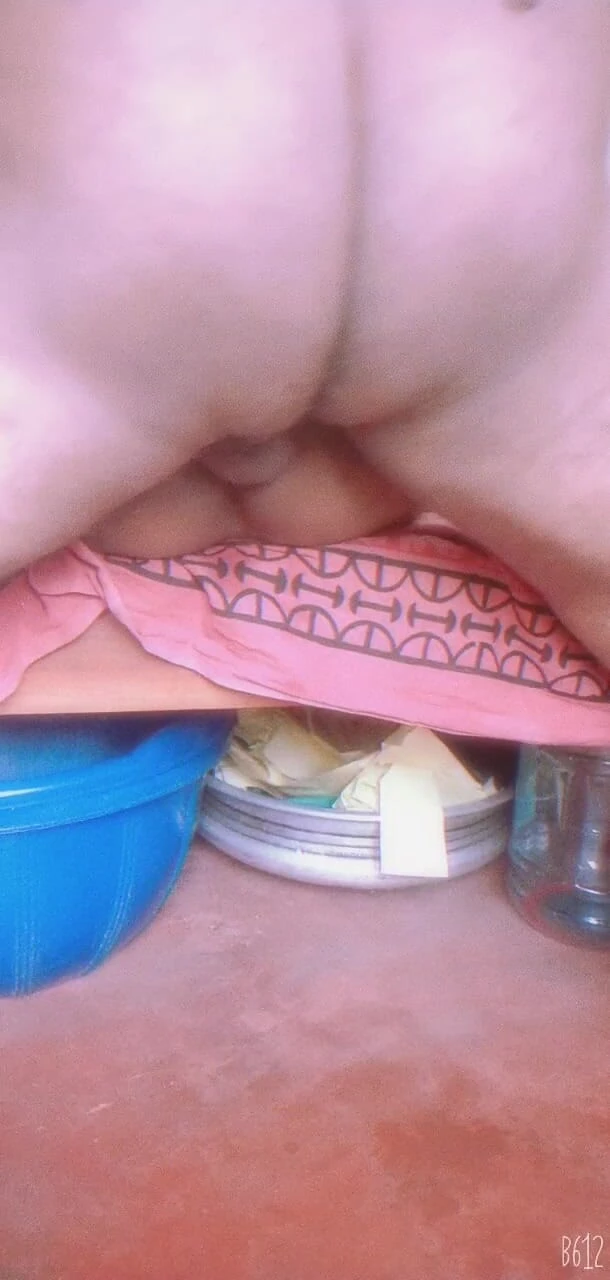 Beyblade: 여대생 침실의 음란 영상