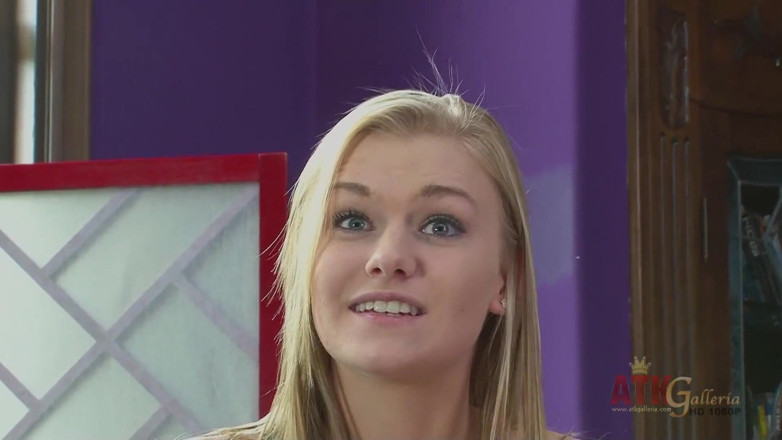 ATKIngdom Fans: Blonde babe strips off and shows her sexy body