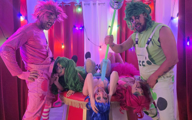 Cock Crazed Clowns: Lily Kink grup seks için pembe ve yeşil yarak çılgın palyaçolarla...