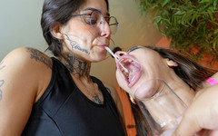 FetishKing: レズビアン・スピット・スワロー・トリオ - スワロー・リッターズ・オブ・ファイナスト・スピット