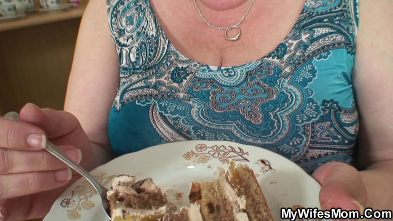 My Wifes Mom: Divertimento per compleanno malizioso