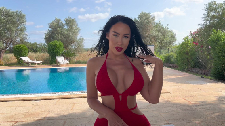 Mila Amora: Spoiled Wife Holiday Cuck