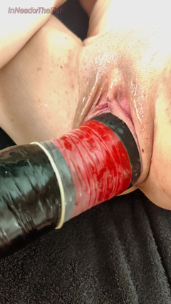 In Need of the Fist: Saya mengongkek kemaluan botak saya dengan dildo gergasi, kemudian kembung...