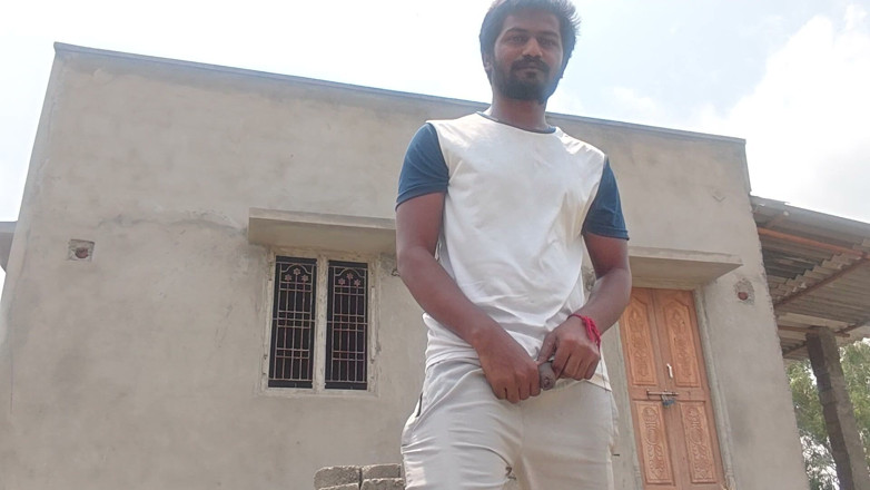 KUMBHA MANOJ KUMAR: Xhard Arival村の森林狩猟