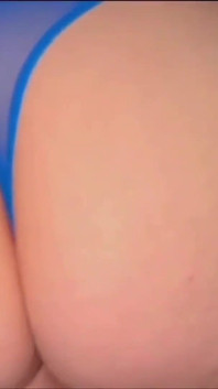 La moglie troia traditrice rossa non può non scopare la sua amica dopo una notte fuori - hotwife Trix