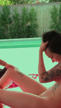 Nikki Hearts y Jessa Rhodes Lez fuera en la piscina