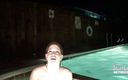 Dream Girls: Tre ragazze nude nella vasca idromassaggio dopo la festa