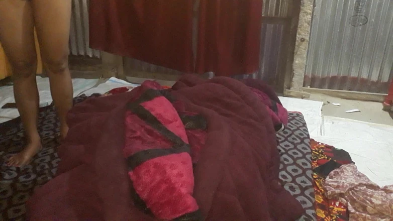 Uttar dinajpur: 继爷和继奶正在休息，所以他们打电话给他们的金发男友并操他