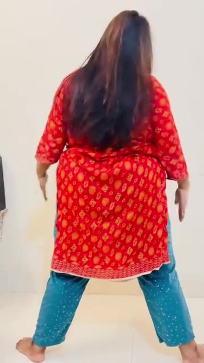 Your Boy's Cum: Ragazza indiana indiana si allena di fronte al fratellastro