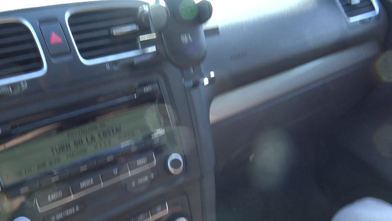 Souzan Halabi: Cezayirli Marsilya banliyösünde arabasında bir müşteriyle