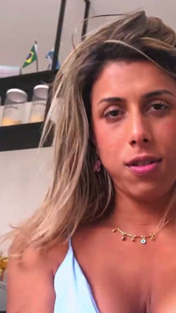 Gozei Na Boca Da Trans Olhando Os Peitos Dela