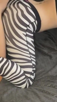 Topuklu ve yoga pantolonlu üvey kardeşimi götümle azdırıyor