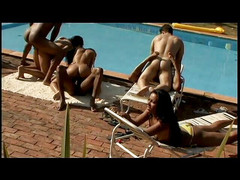 Im Bored lets Orgy: Sex u bazénu s latinskými děvkami s velkými prsy a...